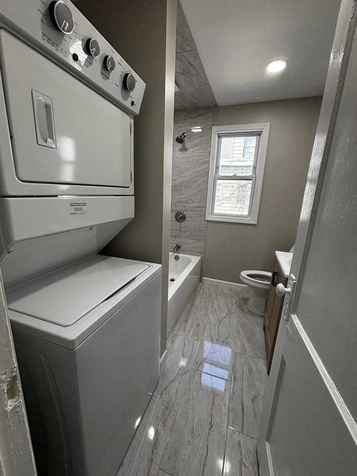 203 Lawrence Pl #2 - Photo 7 of 10