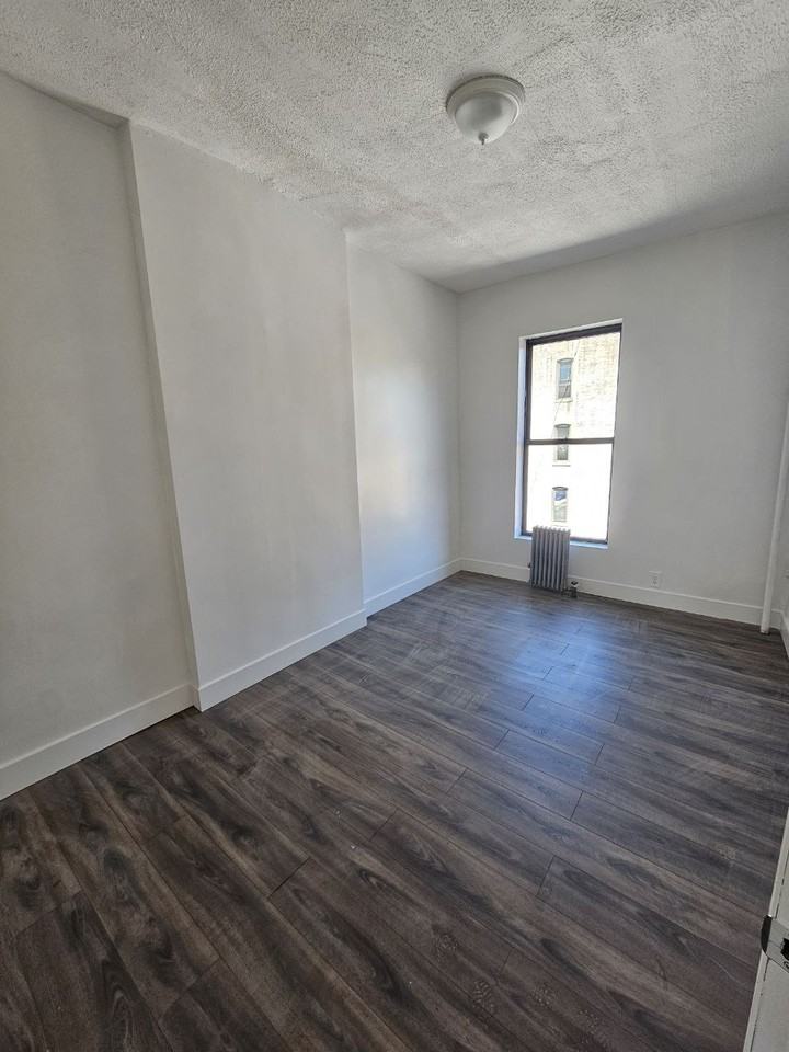 975 Fulton St #2 - Photo 4 of 11