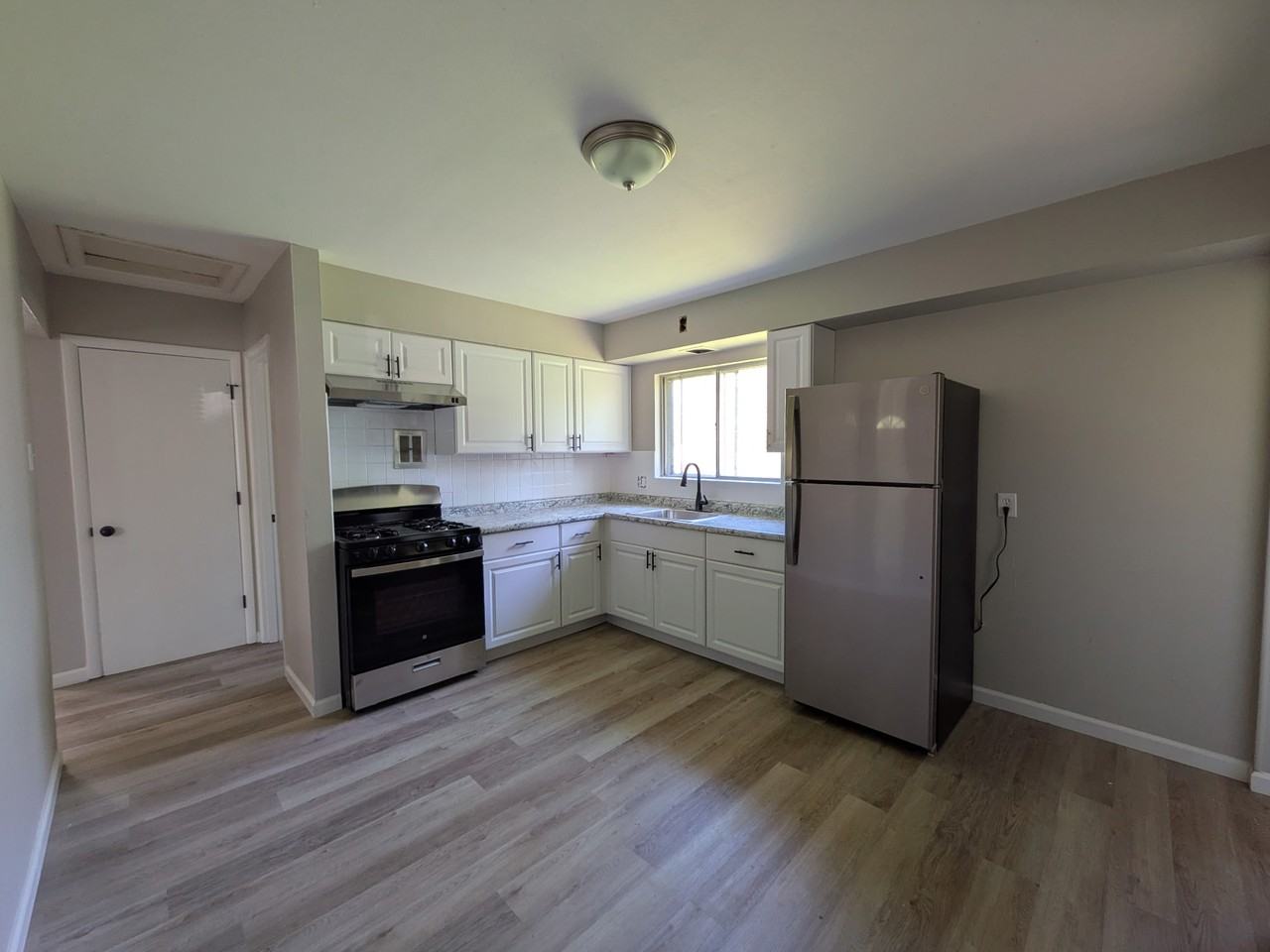 1473 Broadlawns Ln #NA - Photo 2 of 9