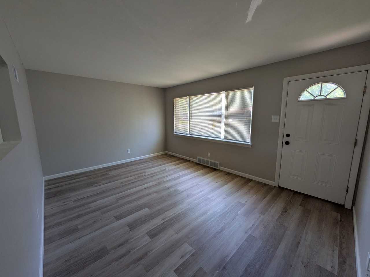 1473 Broadlawns Ln #NA - Photo 3 of 9