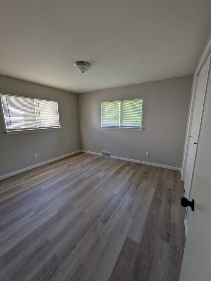 1473 Broadlawns Ln #NA - Photo 6 of 9