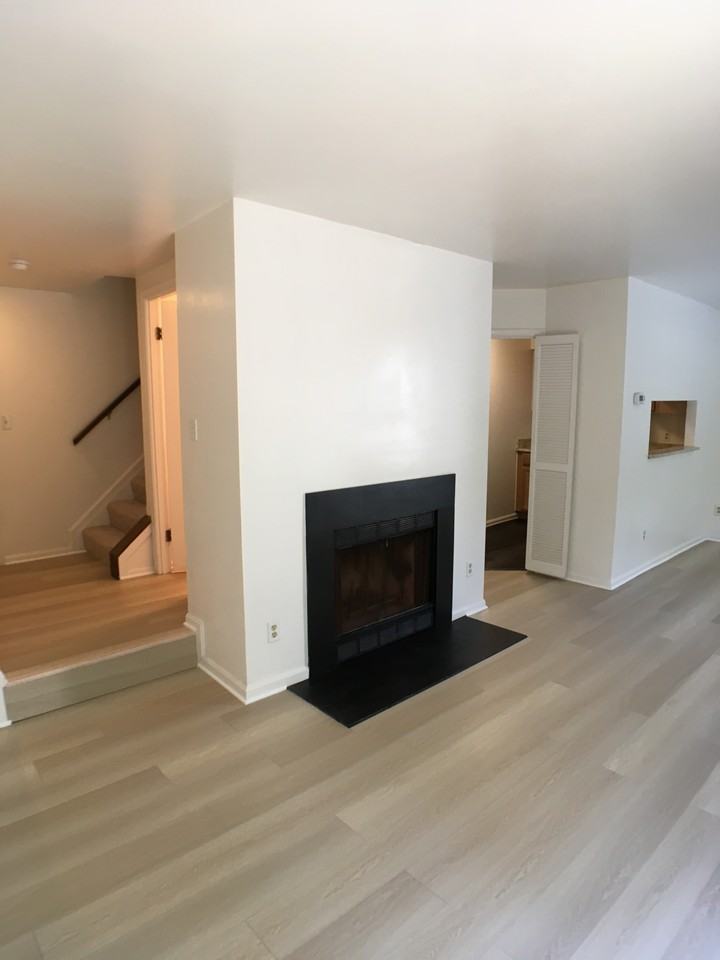 626 Newbridge Ct #626 - Photo 2 of 8