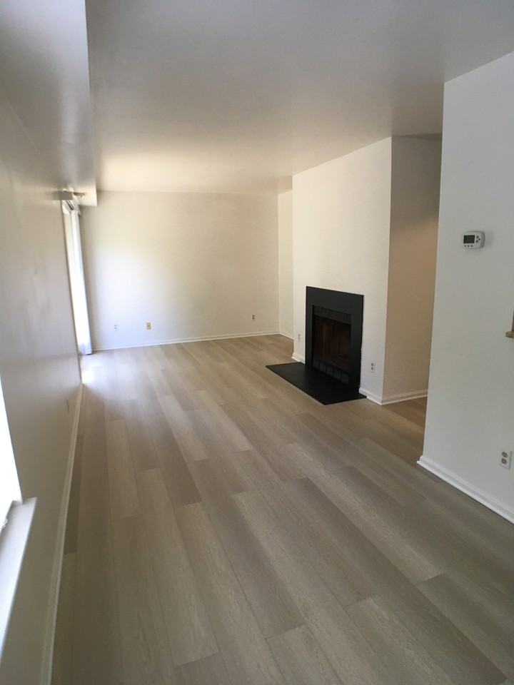 626 Newbridge Ct #626 - Photo 3 of 8