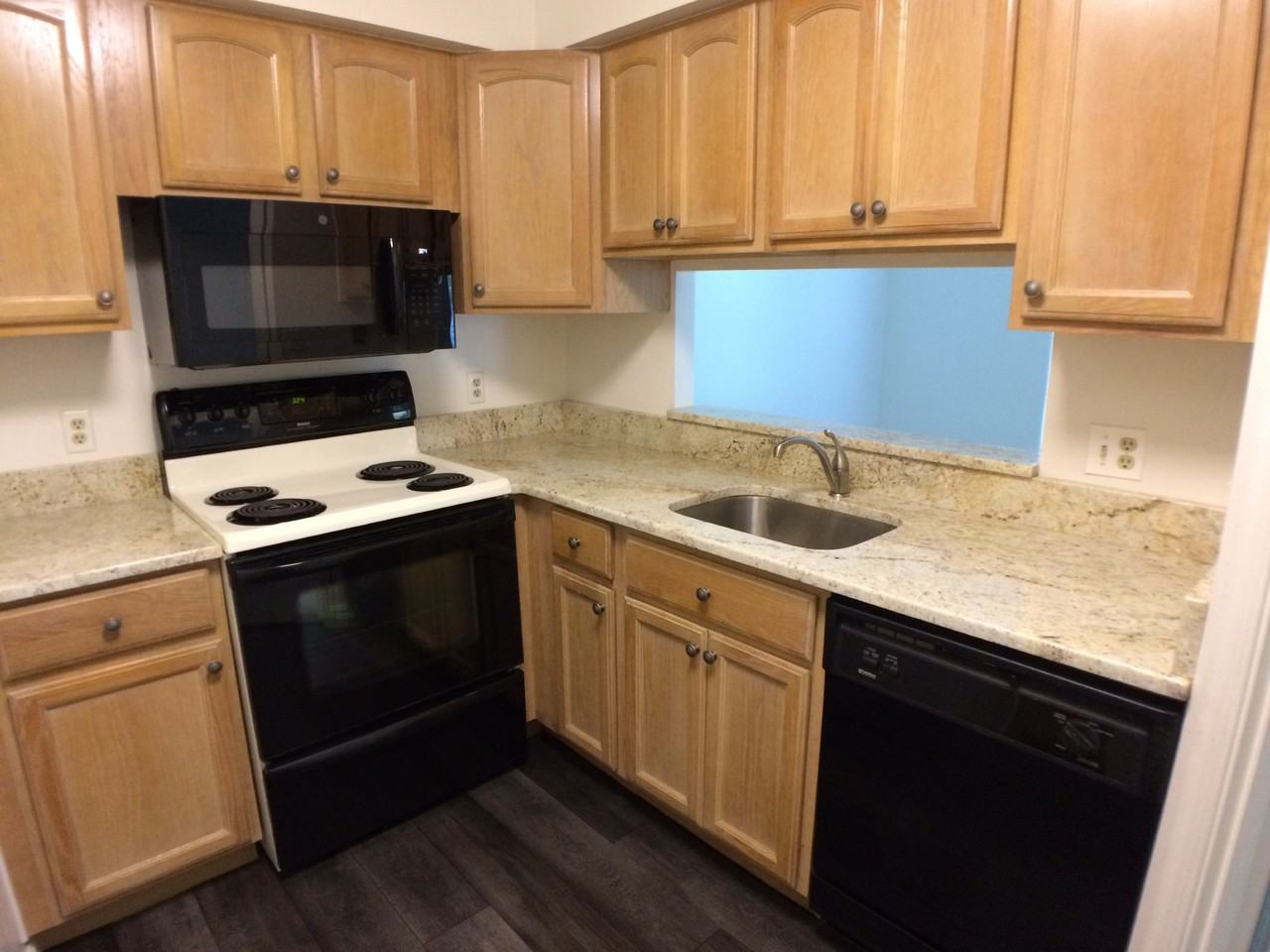 626 Newbridge Ct #626 - Photo 4 of 8