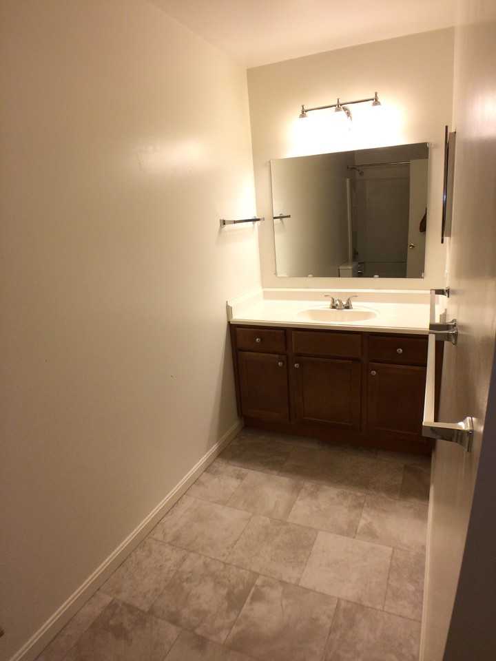 626 Newbridge Ct #626 - Photo 7 of 8