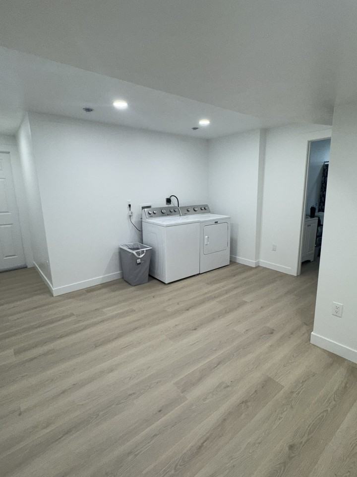 1989 E Chickadee Dr - Photo 3 of 9