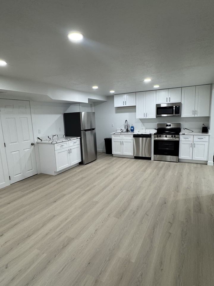 1989 E Chickadee Dr - Photo 4 of 9