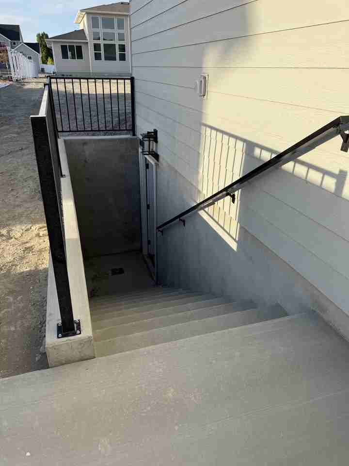 1989 E Chickadee Dr - Photo 6 of 9