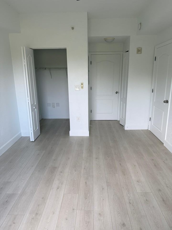 6001 Sw 70th St #451ROOM1 - Photo 2 of 16