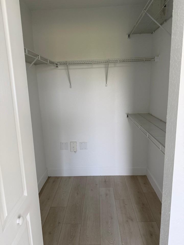 6001 Sw 70th St #451ROOM1 - Photo 3 of 16