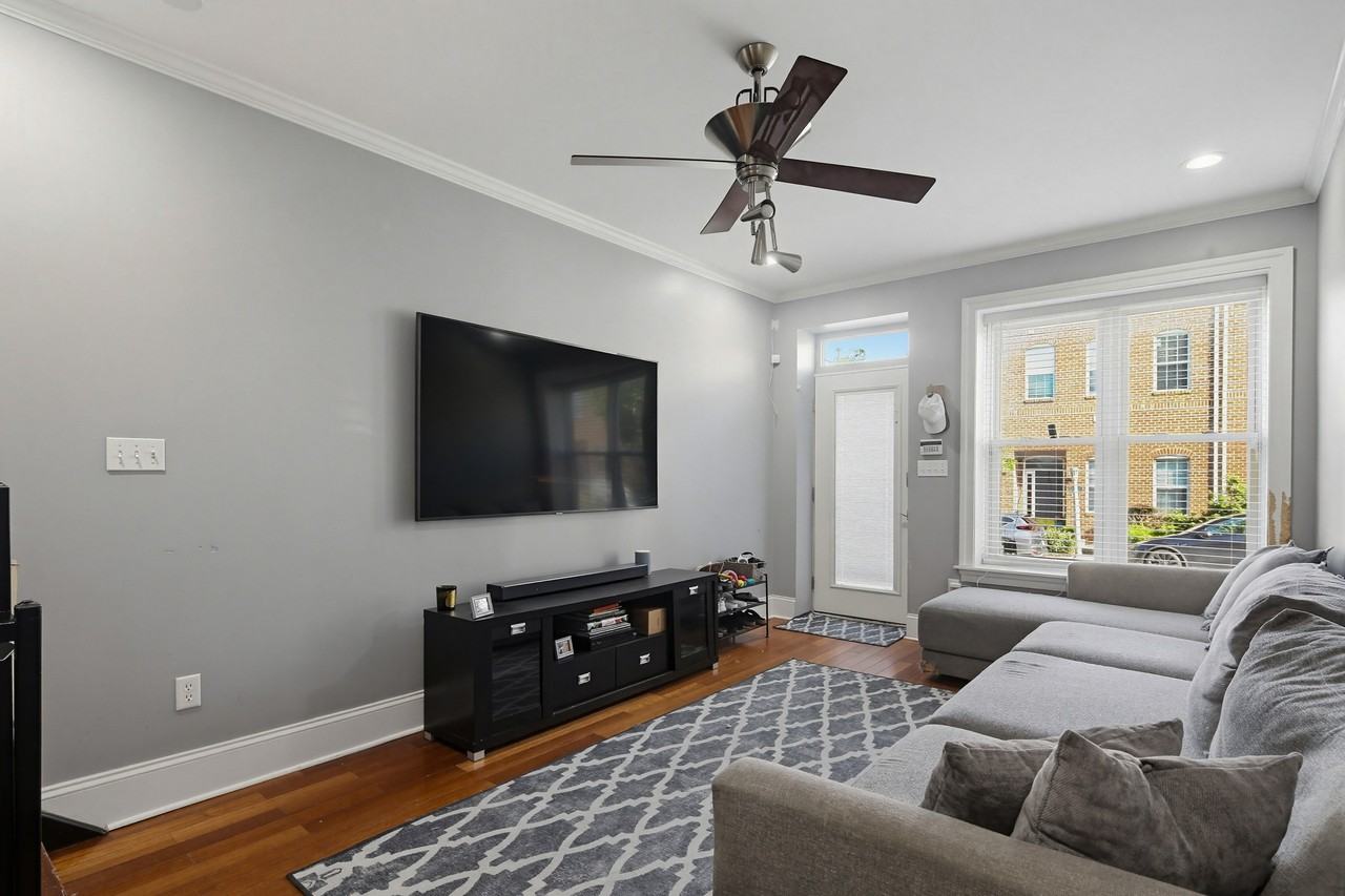 2725 Fait Ave - Photo 3 of 29