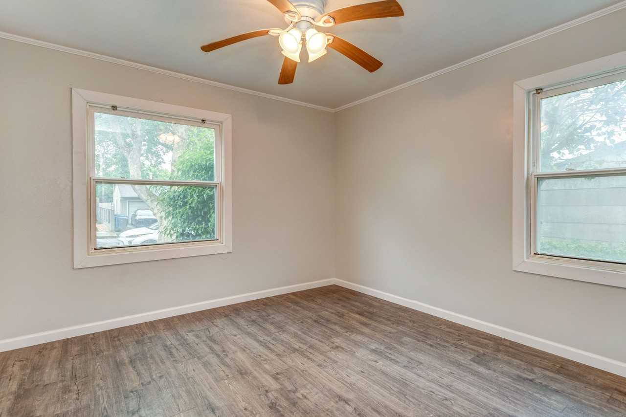 566 Russell St #NA - Photo 3 of 14