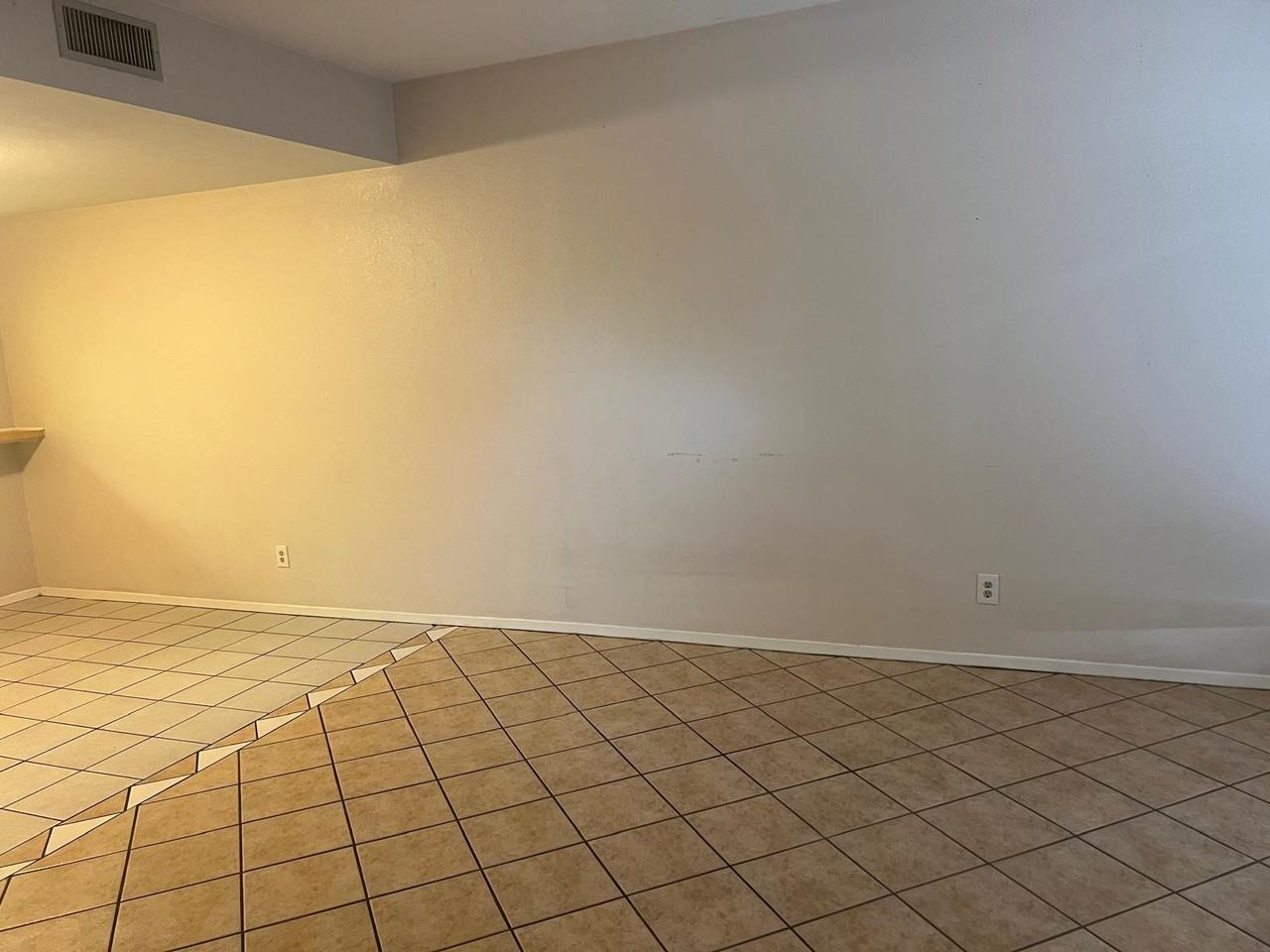 1401 N 15th St #9 - Photo 4 of 21