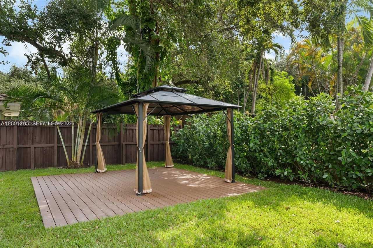 212 Nw 103rd St #NA - Photo 4 of 24