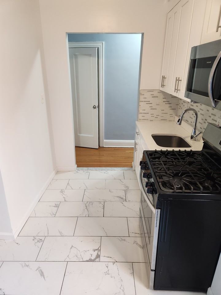 Morris Park Ave #6 - Photo 5 of 16