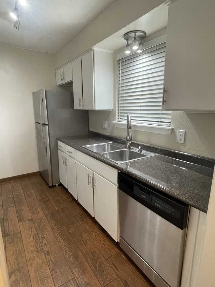 6603 Nw Denver Ave #A - Photo 3 of 20