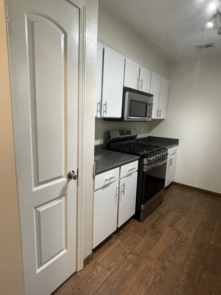 6603 Nw Denver Ave #A - Photo 4 of 20