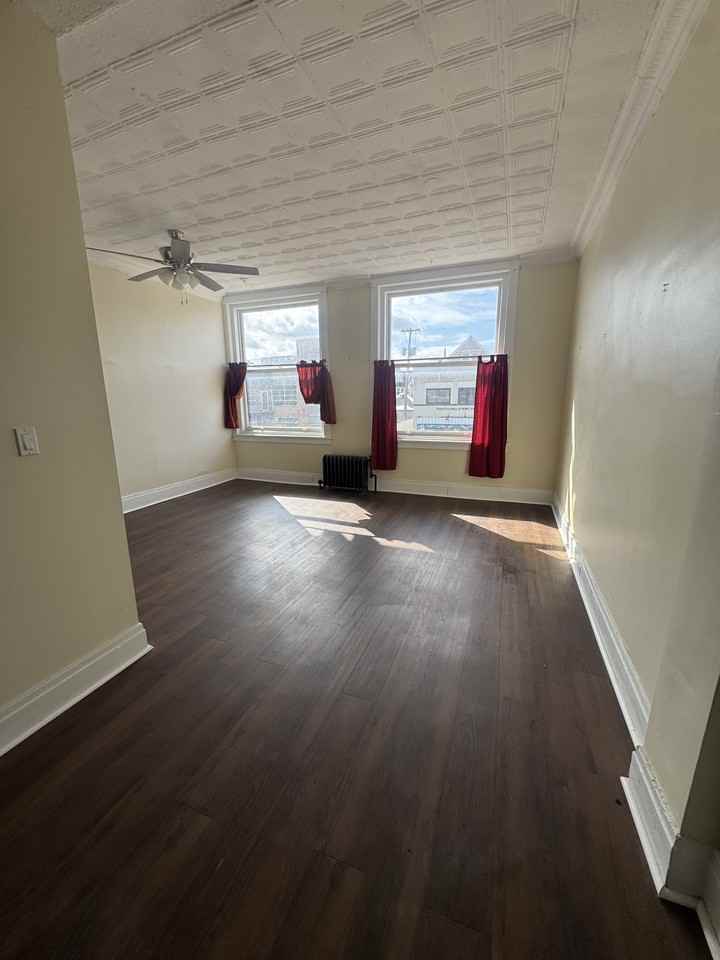 1432 Hertel Ave #2 - Photo 5 of 6