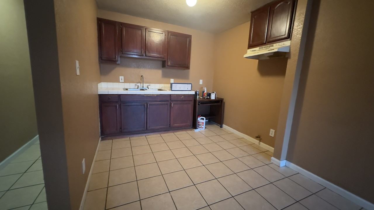 1387 E 49th St, Los Angeles, Ca 90011 #1 - Photo 5 of 11