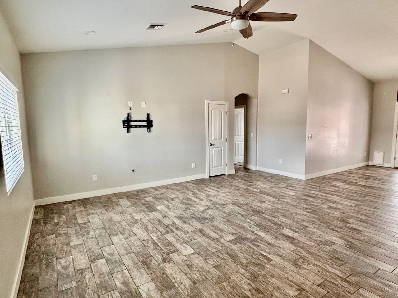 526 Heritage Cir #NA - Photo 2 of 19