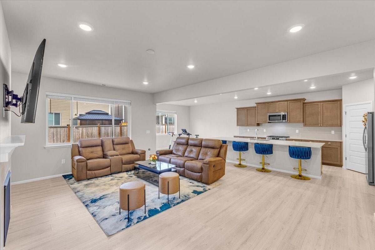 1521 10th Pl #NA - Photo 4 of 37