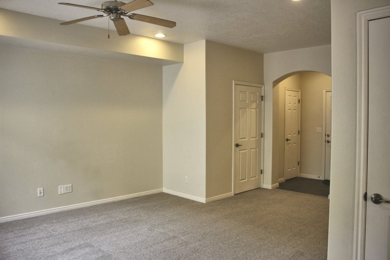 1145 Canyon Meadow Dr #10 - Photo 4 of 31