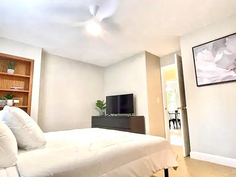 322 Ne 45th St #NA - Photo 7 of 14