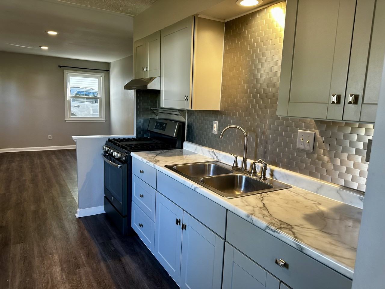 1942 Clyde Rd #NA - Photo 2 of 10