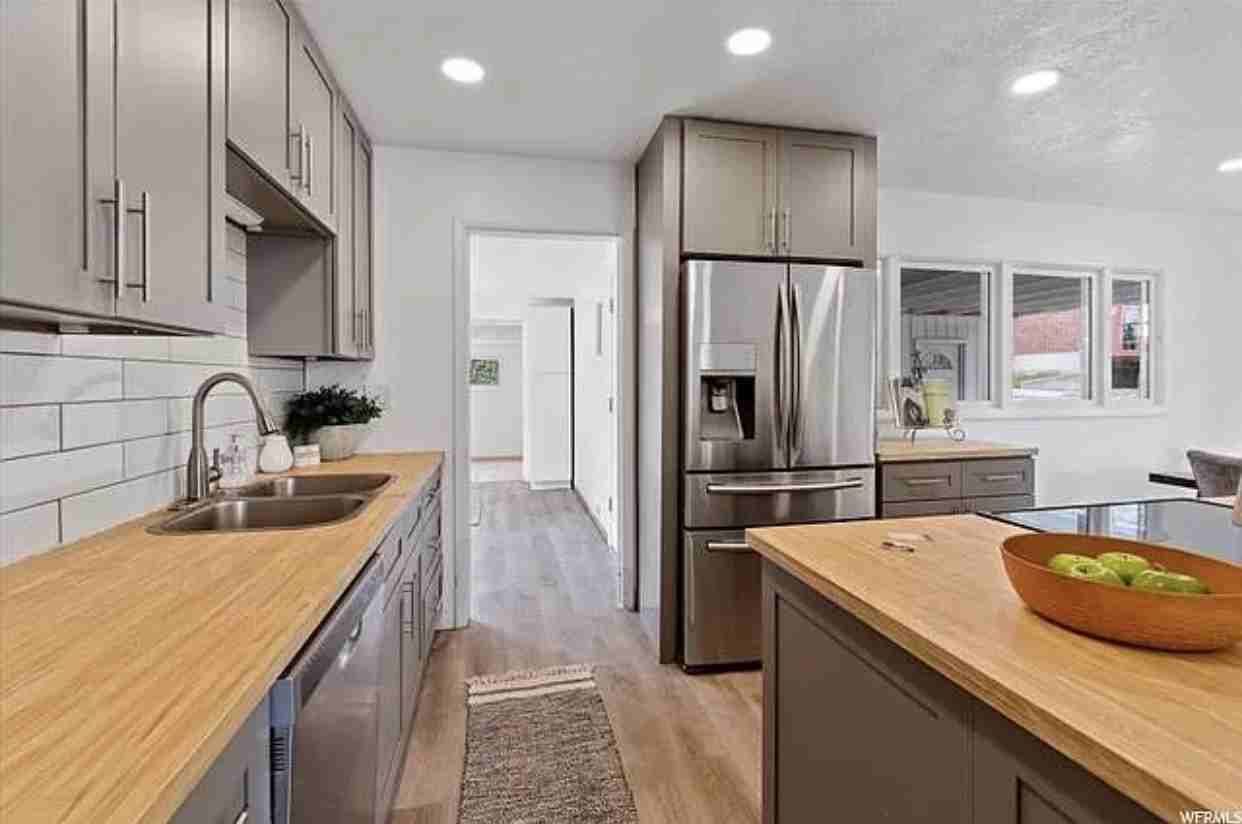 6915 S Brookhill Dr - Photo 4 of 22