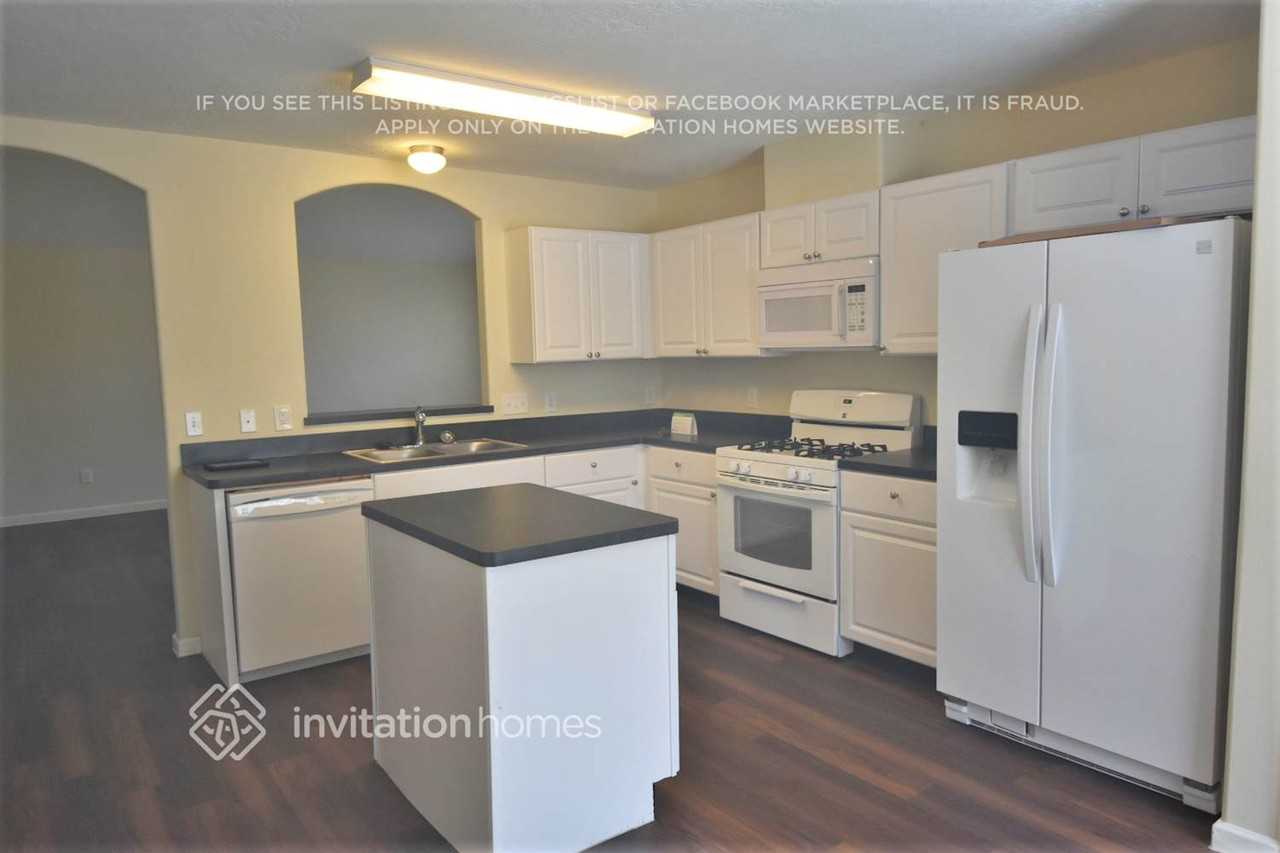 8567 Chaletford Dr - Photo 4 of 13