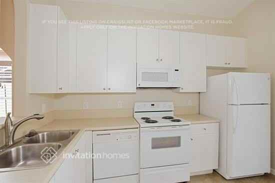 2110 Ne 37th Rd - Photo 5 of 13