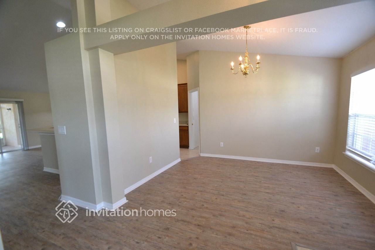 20216 Marlin St - Photo 2 of 13