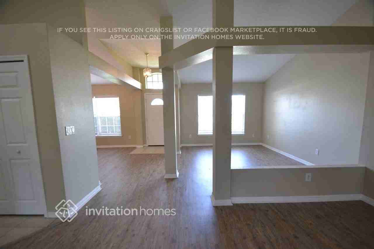 20216 Marlin St - Photo 3 of 13