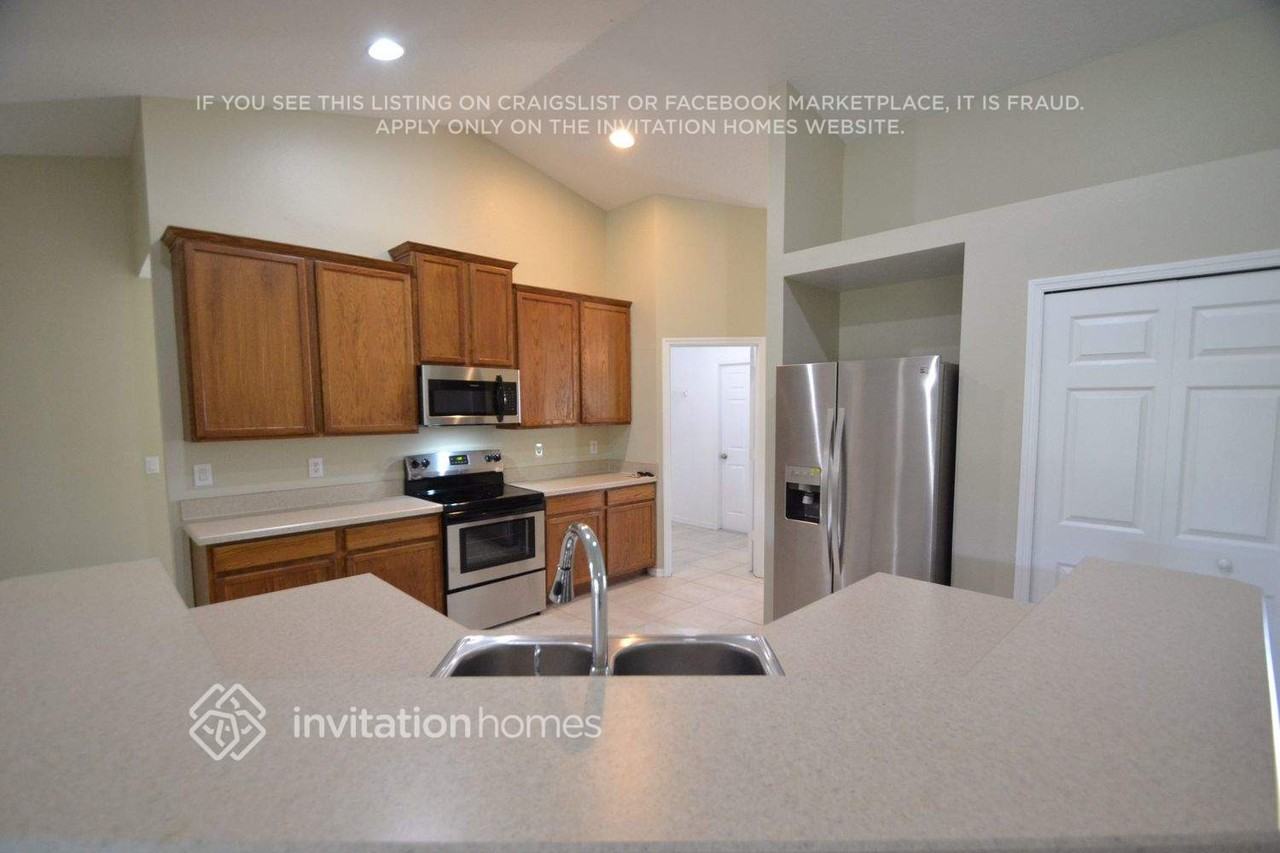 20216 Marlin St - Photo 4 of 13