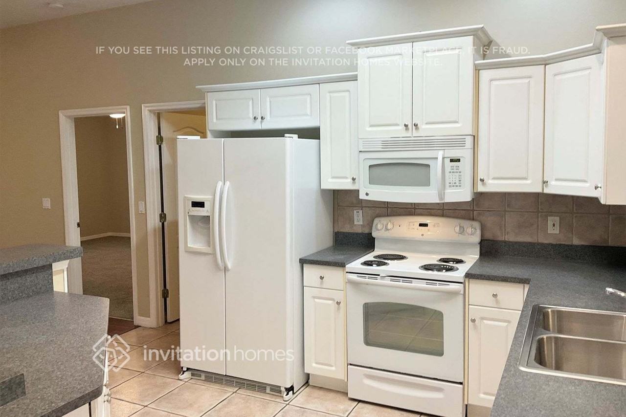 1670 S High St - Photo 4 of 13