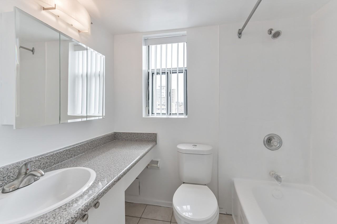 250 St. George - Photo 4 of 7