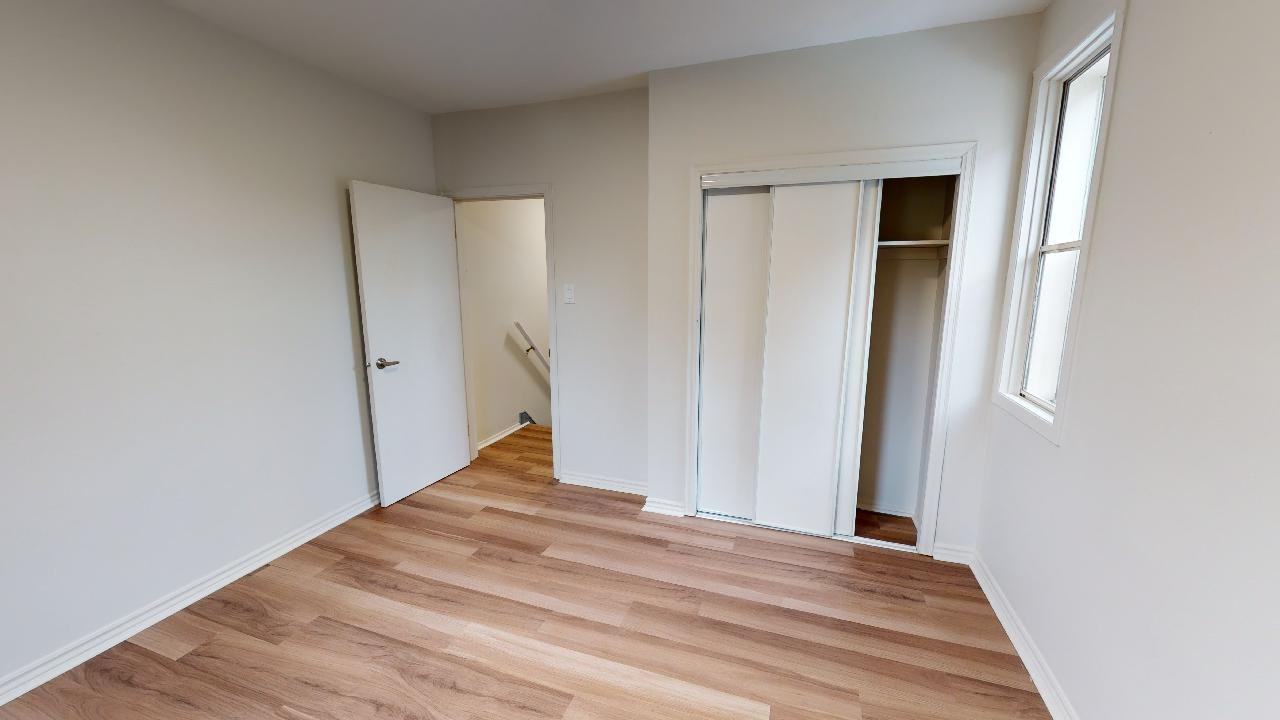 Gladstone & Bell - Photo 3 of 6