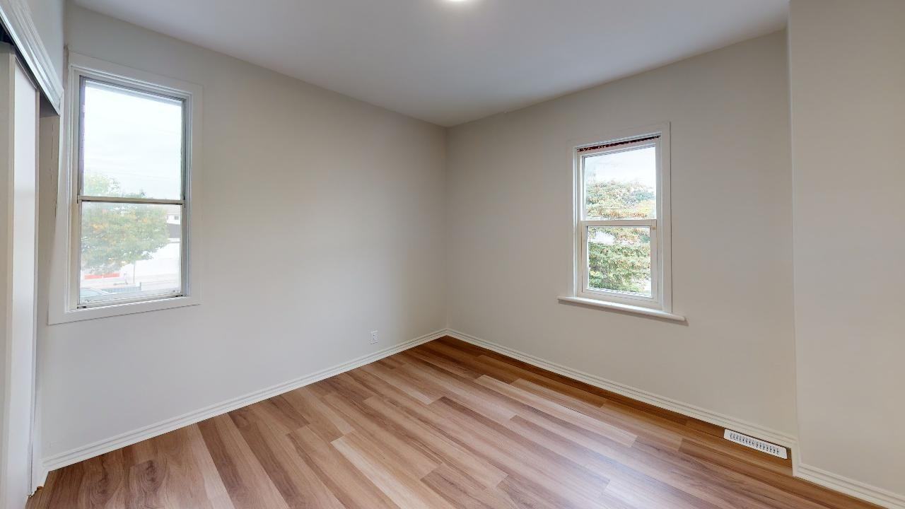 Gladstone & Bell - Photo 4 of 6