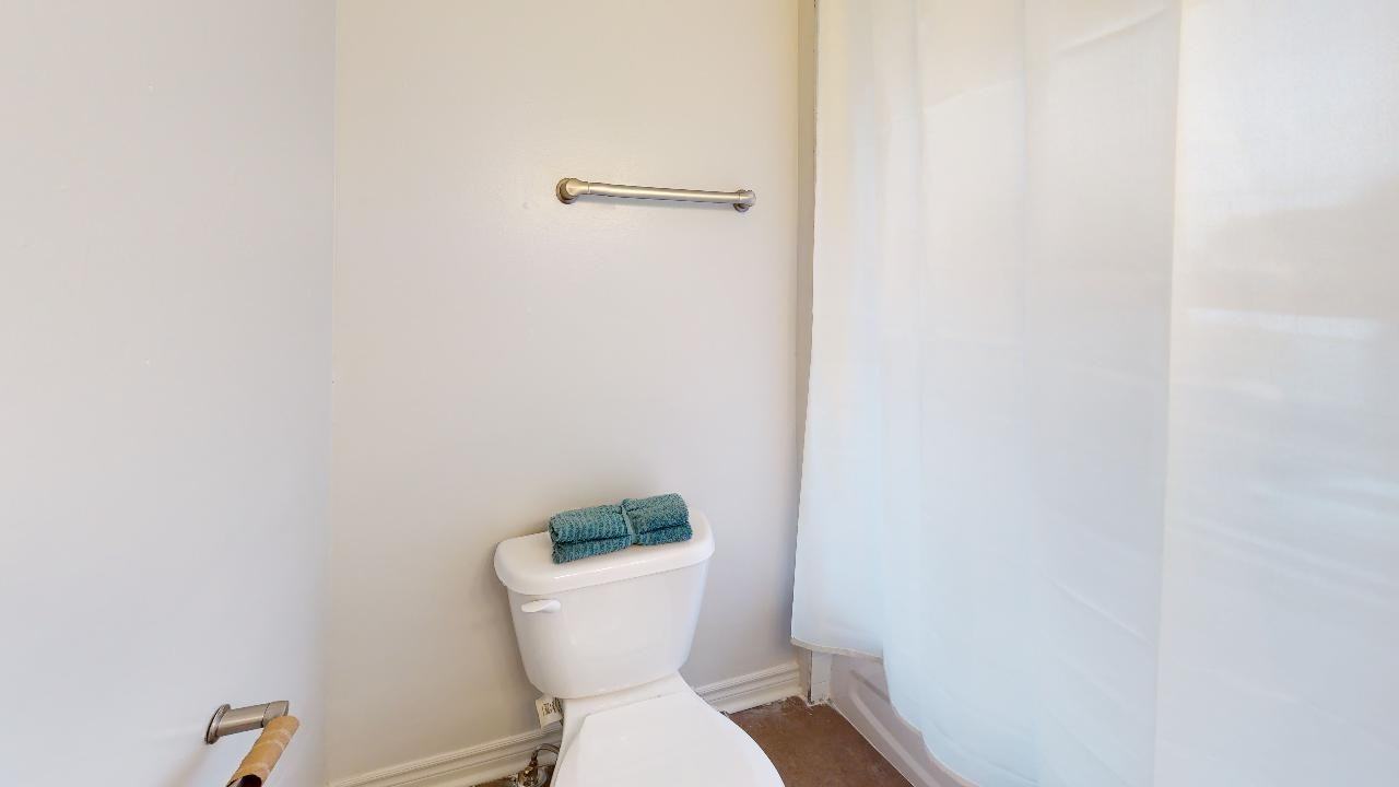 Gladstone & Bell - Photo 5 of 6