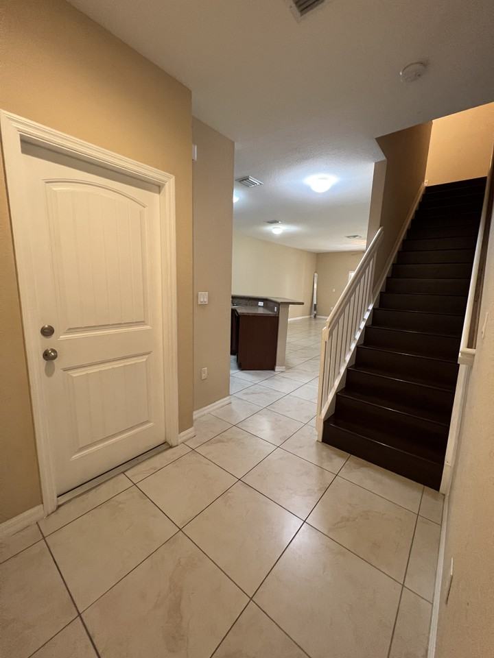 3530 Nw 29th Ct - Photo 5 of 49