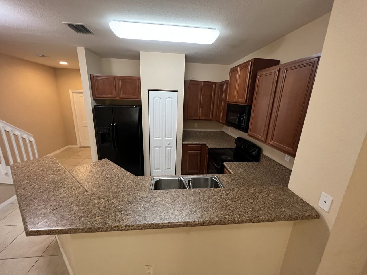 3530 Nw 29th Ct - Photo 6 of 49