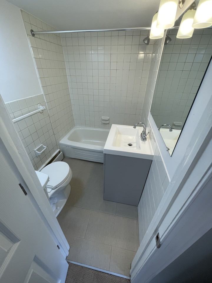 3960 Dennison Ave Apt B5 #B05 - Photo 5 of 6