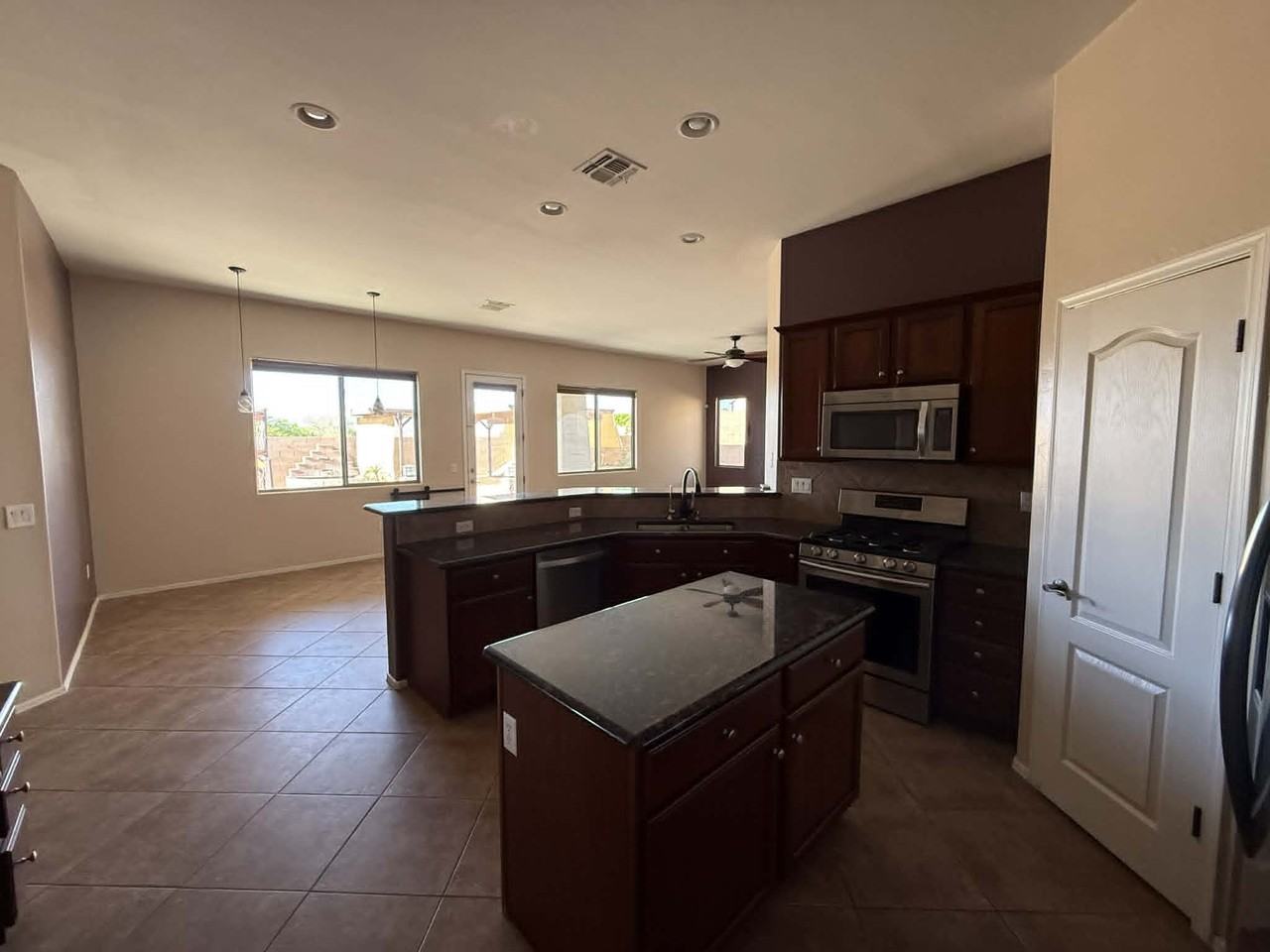 538 W Chatfield St #1 - Photo 7 of 43