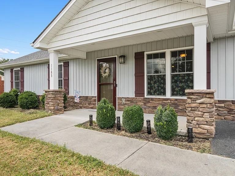 1109 Stoutamire Drive - Photo 2 of 12