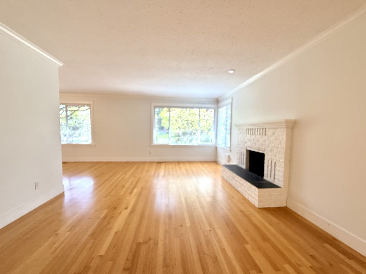 15457 Poplar Drive - Photo 2 of 25