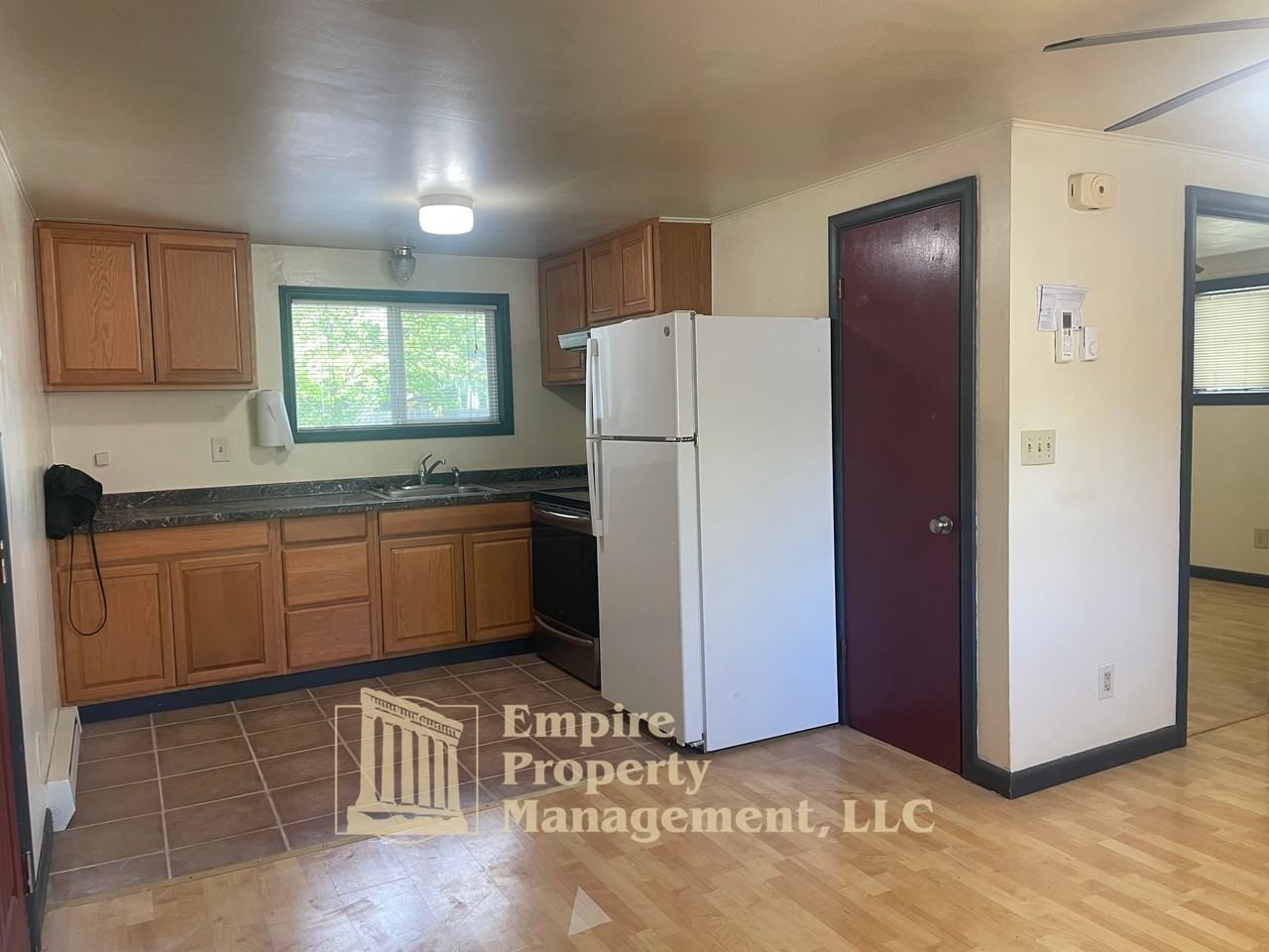 991 1/2 W 11th Ave - Photo 3 of 8