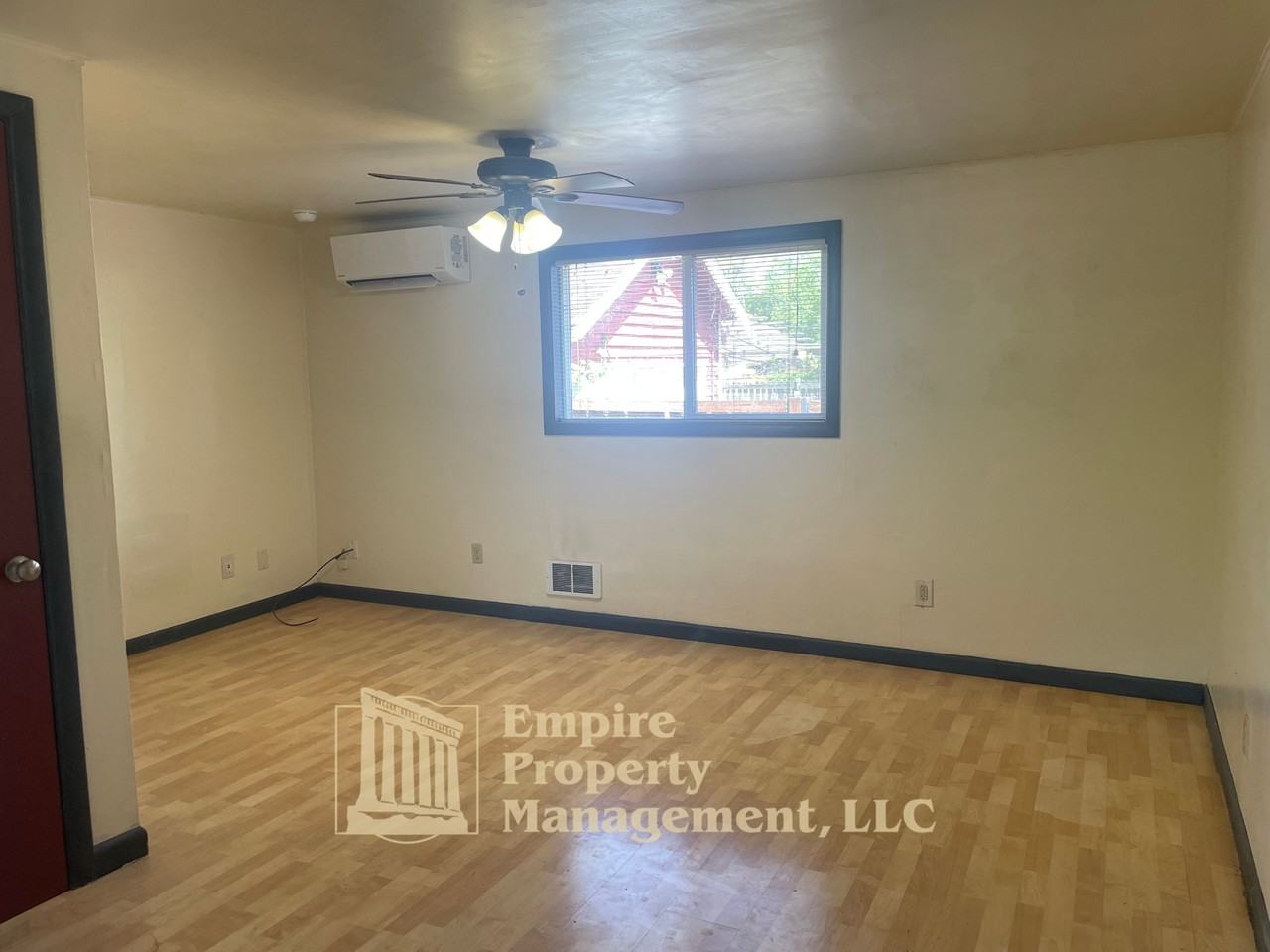 991 1/2 W 11th Ave - Photo 4 of 8