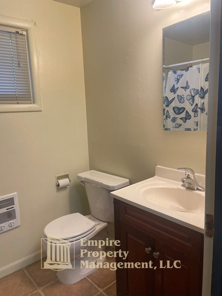 991 1/2 W 11th Ave - Photo 7 of 8