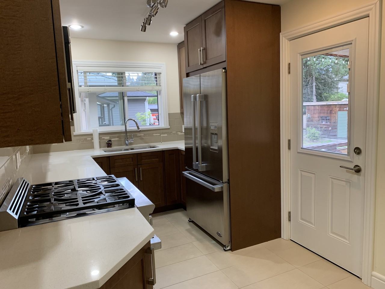 552 22nd St W - Photo 4 of 17