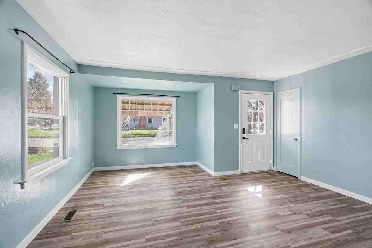 2707 E South Crescent Ave #1 - Photo 2 of 22